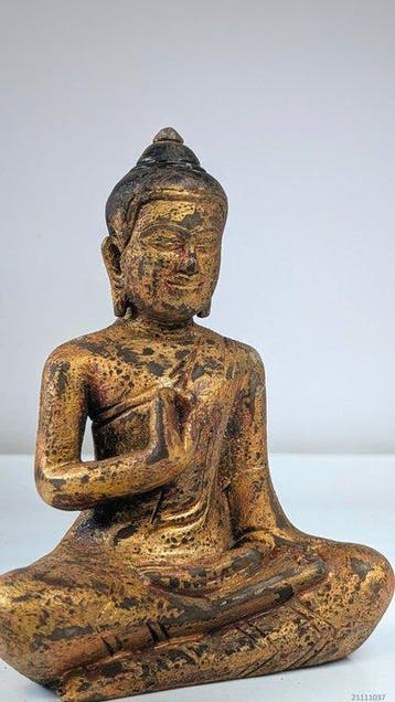 Lord Buddha zittend in de dhyana asana - Hout - Cambodja