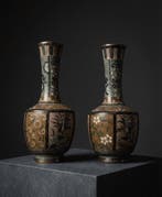 Paar fijne Japanse cloisonné-emaille balustervazen uit de