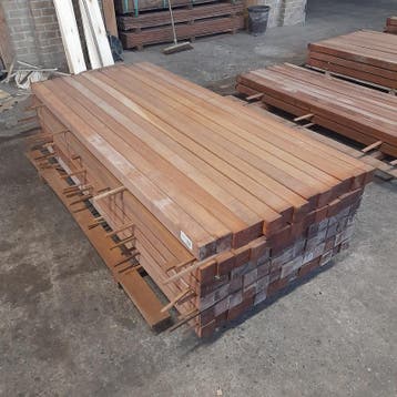 Ca. 78x Hardhouten paal, 6,8 x 6,8 x 200 cm, Nieuw