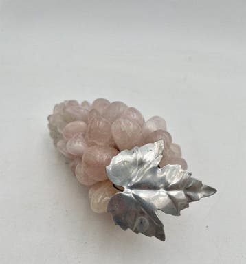 sculptuur, Magnificent and Large Vintage Rose Quartz Grape