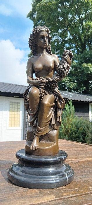 sculptuur, druiven vrouw - 28 cm - brons marmer