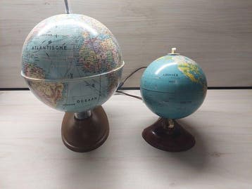 Tabletop globe - Wereldbol op voet MS - 1960-1970