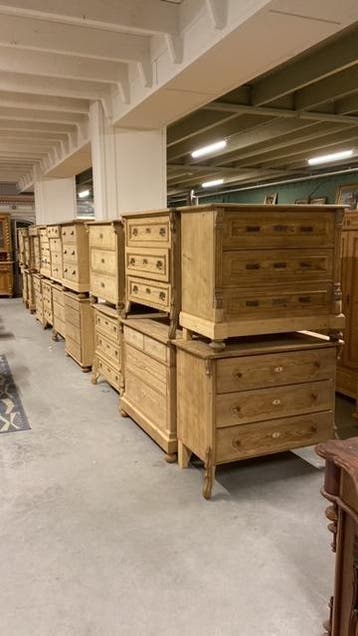 Zeer veel Brocante commodes met bijpassende kasten, Zo goed als nieuw