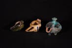 Seljuk geglazuurde terracotta set van 3 olielampen, 10–14 cm