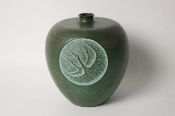 Kraanvogel in verdigris – Takaoka bronzen vaas met
