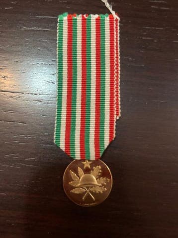 Italië. Medaglia doro - 50esimo della Vittoria - 5,1 gr
