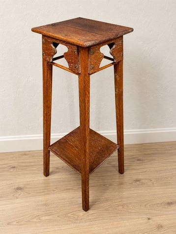 Sierlijke houten plantentafel – opengewerkte details,, Antiek en Kunst
