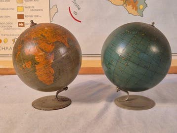 Celestial table globe, Terrestrial table globe - George