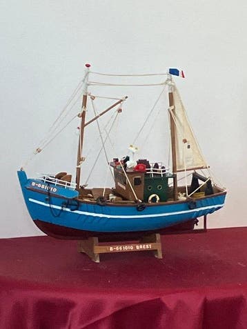 Maritieme objecten - vissersschip B-661010 uit Brest (Fr) -