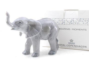 Royal Copenhagen - Beeldje - Elephant No,549 - Porselein