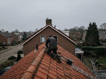 Dakdekker dakkeuring €49 met fotorapport — Waalwijk e.o., 24-uursservice, Pannen