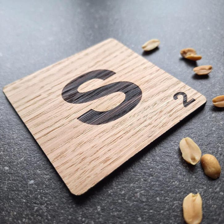 Eiken Scrabble letter - onderzetter 10 cm, Huis en Inrichting, Woonaccessoires | Wanddecoraties, Nieuw, Verzenden