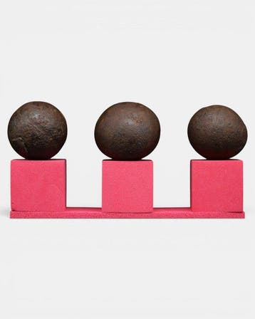 Antiek Relikwie - 3 x ijzeren kanonballen - 18e eeuw
