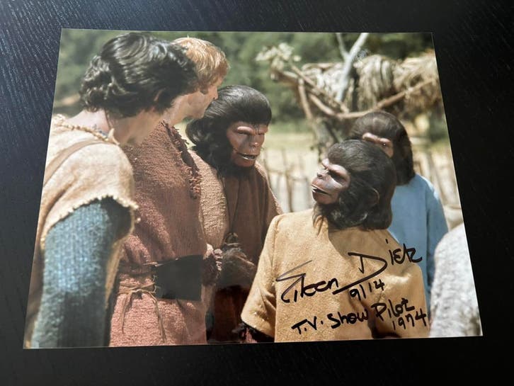 Planet of Apes foto - Gesigneerde door Little Jillia, Verzamelen, Film en Tv, Film, Foto of Kaart, Nieuw, Ophalen of Verzenden