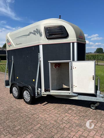 Leuke Henra 2 paards! Met zadelkamer!, Ophalen, Zo goed als nieuw