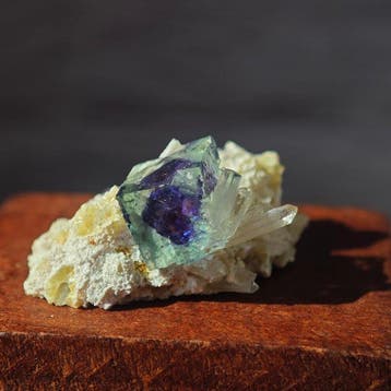 28,4 ct RARER Lila Phantom fluorietkristal- 5.68 g