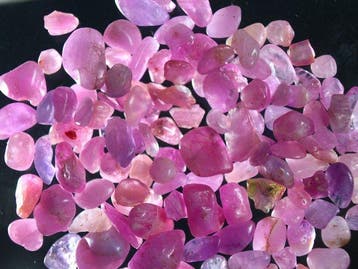 Geen reserve ct. 81,80 roze saffier Madagaskar ruw- 16.36 g