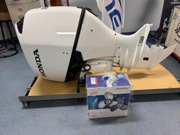 Honda 135 PK extra langstaart BF135 XRU wit (nieuw in krat), Viertaktmotor, Nieuw, 30 pk of meer, Buitenboordmotor