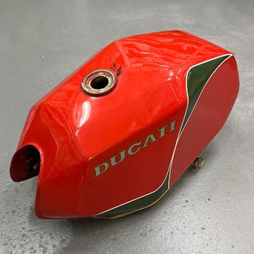 Ducati - Pantah - Red fuel tank - 066183200, Motoren, Ophalen of Verzenden, Gebruikt