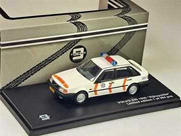 Triple 9 Collection 1:43 - Model sedan - Volvo 440