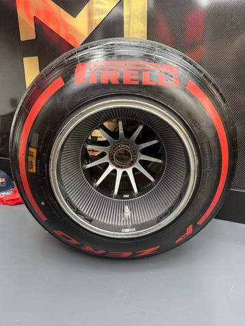 Wiel compleet met band - Red Bull - 2017 tyre complete on, Nieuw