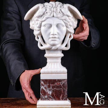 Wit Carrara-marmer - Medusa-beeld in wit Carrara-marmer -