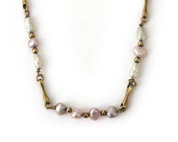 Een 14 krt. geelgouden collier met rijstparels, Gebruikt