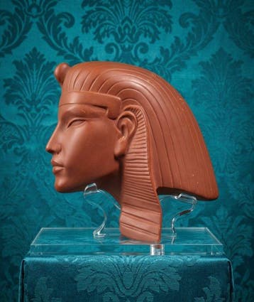 sculptuur, Terracotta Farao met Nemes • gemerkt W en