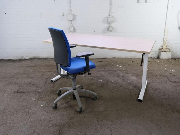 Tweedehands bureau peren blad wit T-poot hoogte verstelbaar, Huis en Inrichting, Bureaus, Gebruikt, Overige merken, Overige typen