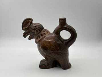 Aardewerk, Sculpturale vaas in de vorm van een papegaai –