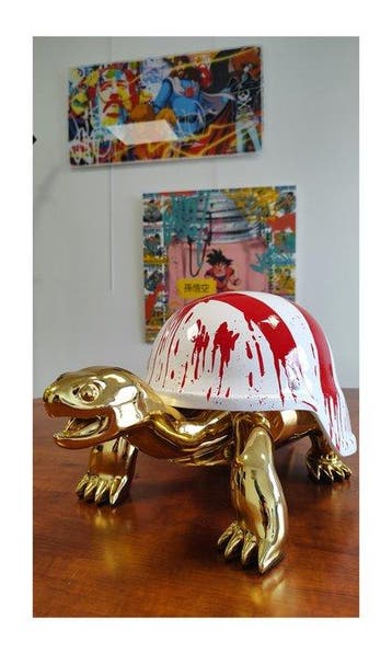 VAN APPLE (XX-XXI) - Sculpture XL Golden peace Turtle