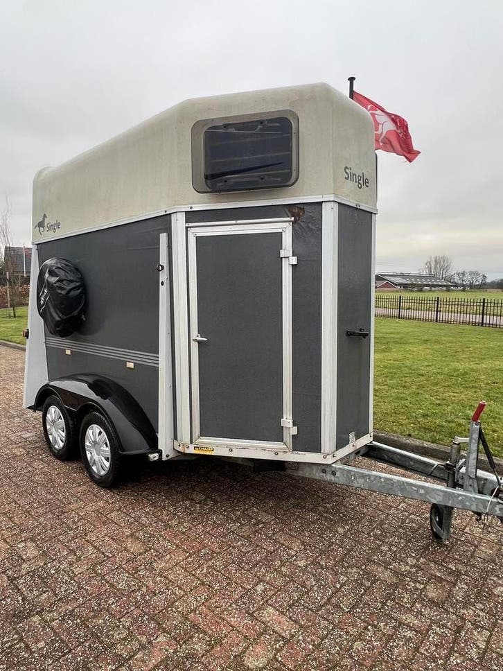 Leuke Humbaur 1,5 paards! Aanhanger!, Dieren en Toebehoren, Paarden en Pony's | Trailers en Aanhangwagens, 1½-paards trailer, Zo goed als nieuw