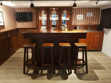 Bar , barren , bars , toog en  Lambrisering, Zakelijke goederen, Ophalen, Nieuw zonder verpakking, Barinrichting