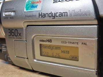 Sony CCD-TRV67E Hi8 camera, Video8 camera