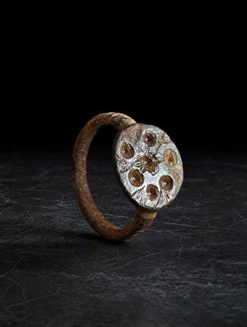 Byzantijns Brons Ring met stipdecoratie uit de 5e tot 7e