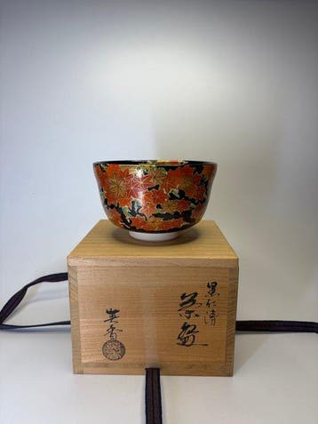 Japans Kyo Ware chawan door Miyaji Eik () – Zwarte