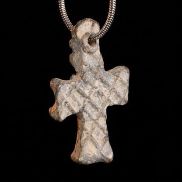 Viking periode Brons Christelijke kruis hanger met motief