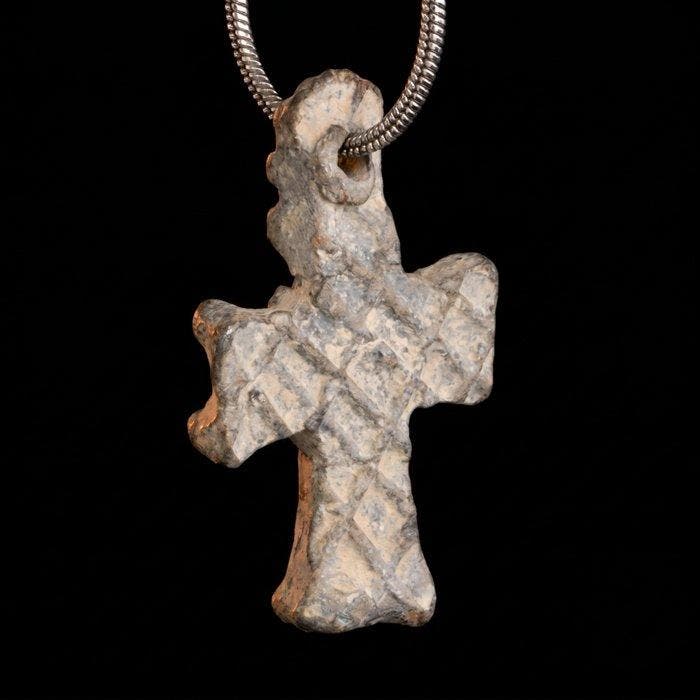 Viking periode Brons Christelijke kruis hanger met motief, Sieraden, Tassen en Uiterlijk, Antieke sieraden