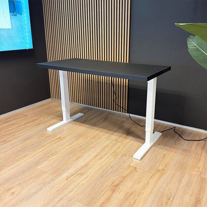Actiforce Elements Elektrisch Zit-sta bureau 138x67cm Zwart, Zakelijke goederen, Kantoor en Winkelinrichting | Kantoormeubilair en Inrichting