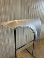 SPATBORD LINKSVOOR MERCEDES E (W212) (2009-) IRIDIUMSILBER (, Mercedes-Benz, Nieuw, Ophalen of Verzenden, Spatbord