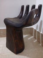 Stoel - Hout - Houten stoel in de vorm van een hand - stijl