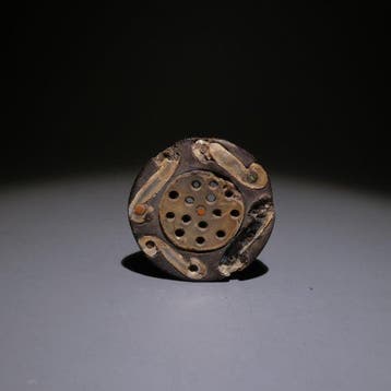 Huari, Peru Hout, parelmoer Tamba - Oorbel. 3,1 cm Ø. 700 -