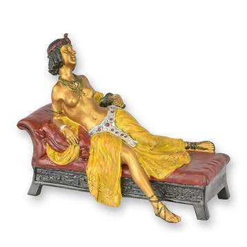 A BRONZE SCULPTURE OF A RECLINING CLEOPATRA (Interieur), Verzenden, Nieuw