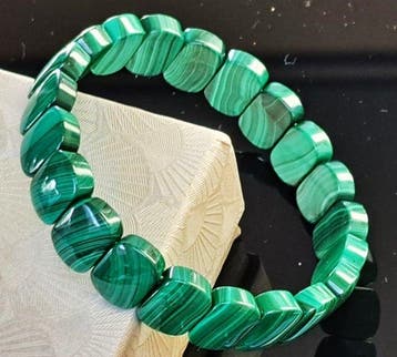 malachiet Cabochons - Hoogte: 65 mm - Breedte: 65 mm- 32 g -