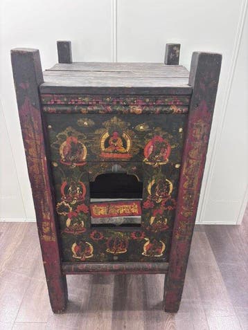 Een zeldzame Tibetaans houten ritueel altaarstandaard,, Antiek en Kunst