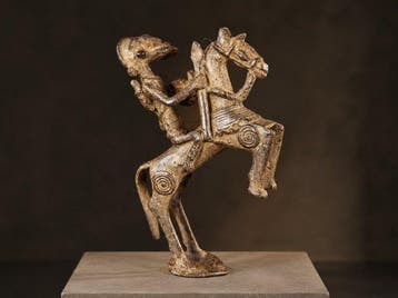 Horse rider statue with shield - sculptuur - Nommo -
