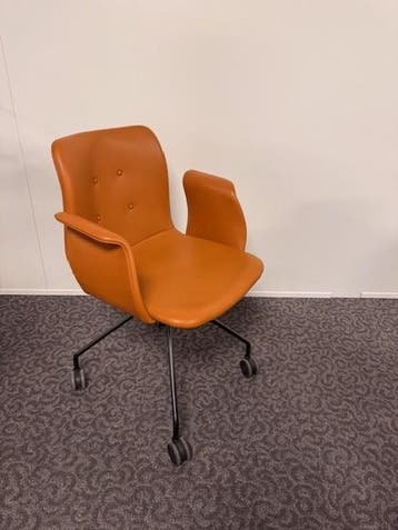 Bent Hansen Primum design swivel chair showroommodel!, Vergader- of Presentatieruimte, Ophalen of Verzenden, Gebruikt, Stoel