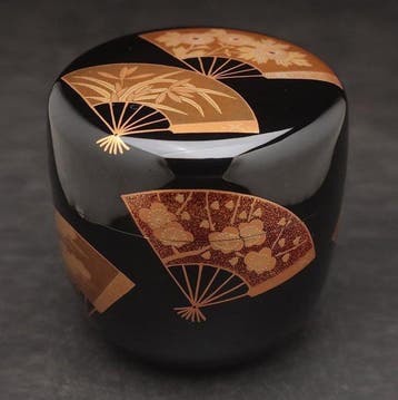Wajima-lakwerk natsume met waaiervormige maki-e en zilveren