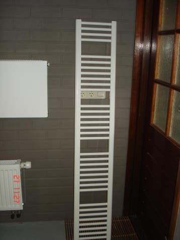 Badkamer radiator 30 cm breed x 169 cm hoog in het wit 664W, 500 tot 800 watt, Radiator, Nieuw, Minder dan 60 cm