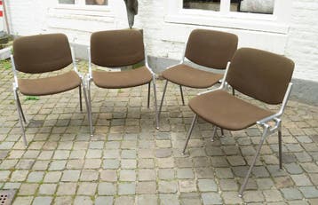 4 stoelen ontworpen door Giancarlo Piretti voor Castelli, Antiek en Kunst